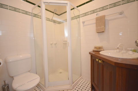 Central Springs Inn - Queensland Tourism 5