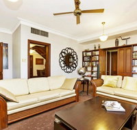 Mandalay Luxury Stay - QLD Tourism