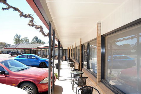 Civic Motor Inn - QLD Tourism 6