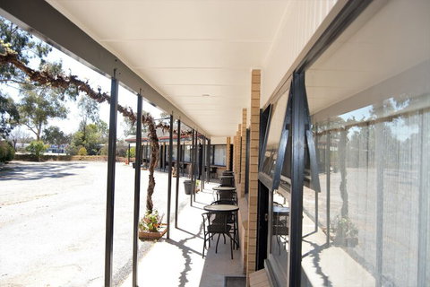 Civic Motor Inn - QLD Tourism 4