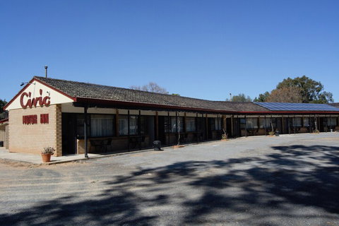 Civic Motor Inn - QLD Tourism 1