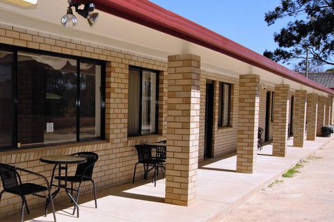 Civic Motor Inn - QLD Tourism 5