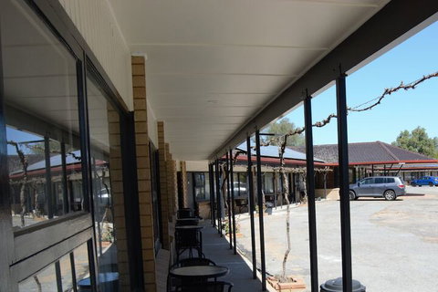 Civic Motor Inn - QLD Tourism 7