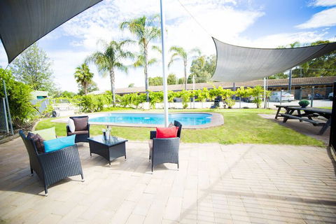 Golfers Lodge Motel - Queensland Tourism 5