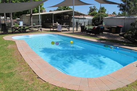Golfers Lodge Motel - Queensland Tourism 4