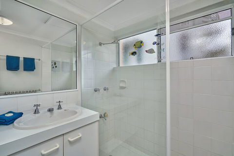 Beach Haven Apartments - QLD Tourism 6