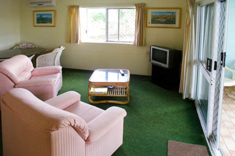 Coral Reef Apartments - QLD Tourism 6