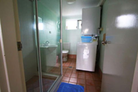 Coral Reef Apartments - QLD Tourism 5