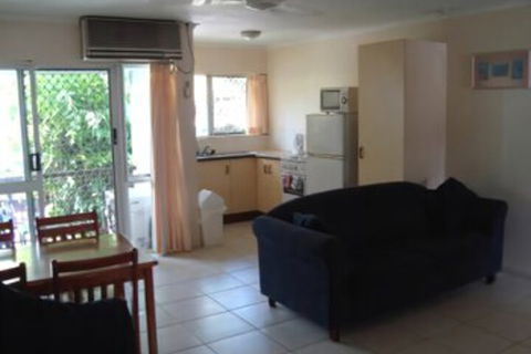 Coral Reef Apartments - QLD Tourism 7