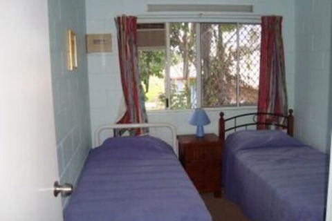 Coral Reef Apartments - QLD Tourism 4