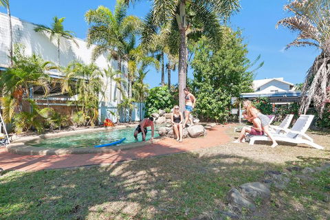 Reef Backpackers - QLD Tourism 1
