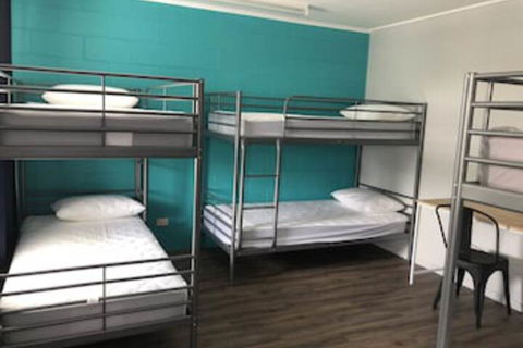Reef Backpackers - QLD Tourism 0