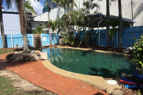 Reef Backpackers - QLD Tourism 3