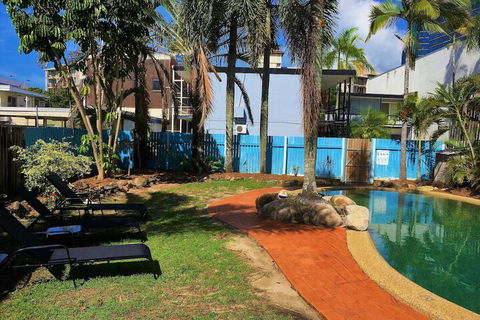 Reef Backpackers - QLD Tourism 2