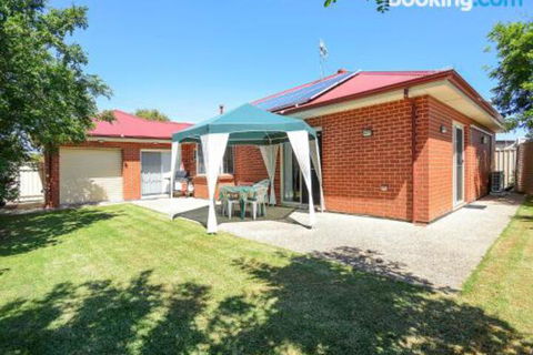 All Seasons Port Elliot Holiday House - Queensland Tourism 3