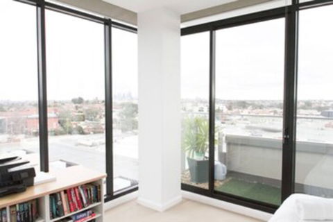 Modern 2 Bedroom Apartment In Melbournes Northcote - Queensland Tourism 2