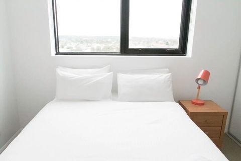 Modern 2 Bedroom Apartment In Melbournes Northcote - Queensland Tourism 4