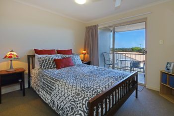Pacific Royale Holiday Apartment 313 - Queensland Tourism 6