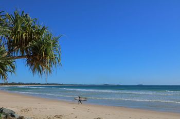 Pacific Royale Holiday Apartment 313 - Queensland Tourism 3