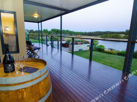 Charlie Bravo Villa Margaret River - Queensland Tourism 1