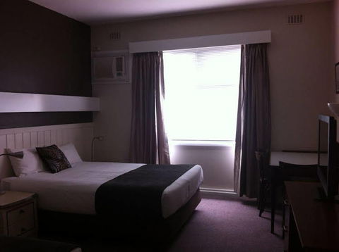 Amity Motor Inn - Queensland Tourism 1