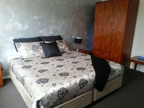 Collie Heights Motel Apartments - QLD Tourism 0