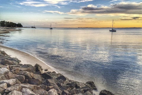 Immaculate First Floor Waterfront Unit Welsby Pde Bongaree - Queensland Tourism 6