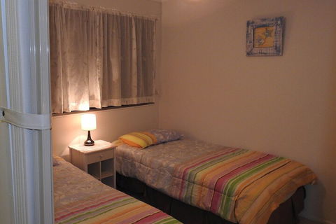 Immaculate First Floor Waterfront Unit Welsby Pde Bongaree - Queensland Tourism 2