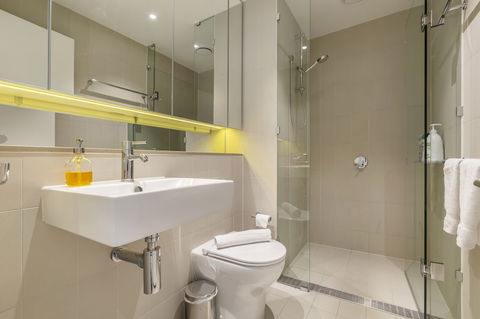 STAY&CO Serviced Apartments Docklands Collins - Queensland Tourism 6