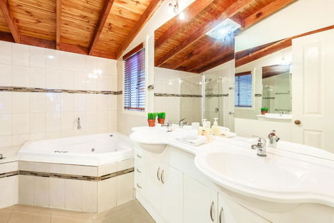 Forest Ave Cottages - Queensland Tourism 2