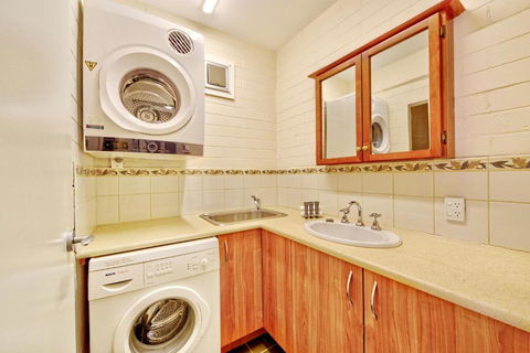 Snow Ski Apartments 16 - Queensland Tourism 5