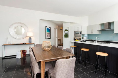 Mollymook Beachfront Penthouse 9 - QLD Tourism 5