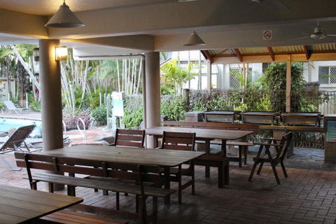 Noosaville Resort Living On Noosa River Gympie Terrace - QLD Tourism 2