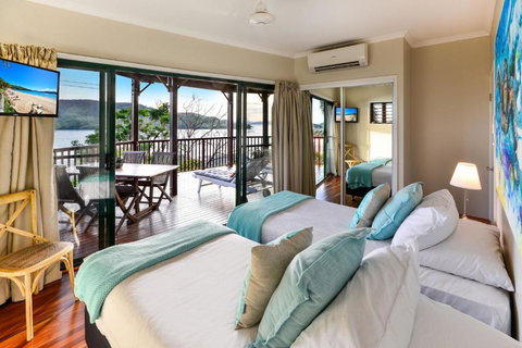 NEWLY BEAUTFULLY RENOVATED 16 The Casuarina 3 Bedroom House With 180 Degree Ocean Views - QLD Tourism 3