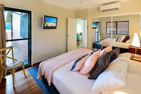 NEWLY BEAUTFULLY RENOVATED 16 The Casuarina 3 Bedroom House With 180 Degree Ocean Views - QLD Tourism 1