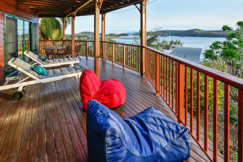 NEWLY BEAUTFULLY RENOVATED 16 The Casuarina 3 Bedroom House With 180 Degree Ocean Views - QLD Tourism 4