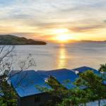 NEWLY BEAUTFULLY RENOVATED 16 The Casuarina 3 Bedroom House With 180 Degree Ocean Views - QLD Tourism 0