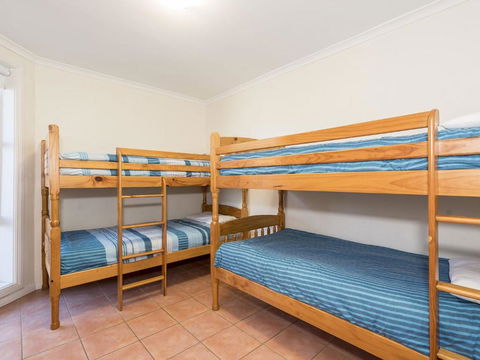Ocean Pines Unit 1 Blue Bay NSW - QLD Tourism 4