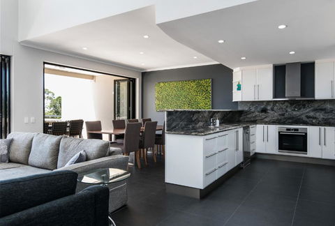 Ocean Break Coolum - Queensland Tourism 5
