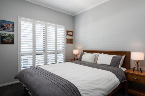 Ocean Break Coolum - Queensland Tourism 3