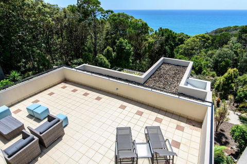 Ocean Break Coolum - Queensland Tourism 1