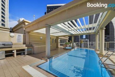 Bond 215 - Queensland Tourism 3
