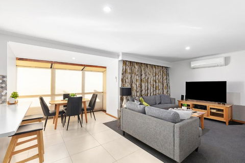 City Four Apartment - QLD Tourism 1