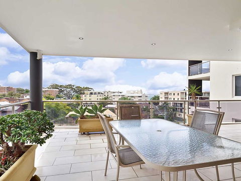 8 Carrington 15 Government Road Spacious Unit With Air Conditioning & Lift - QLD Tourism 3