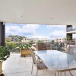 8 Carrington 15 Government Road Spacious Unit With Air Conditioning & Lift - QLD Tourism 0