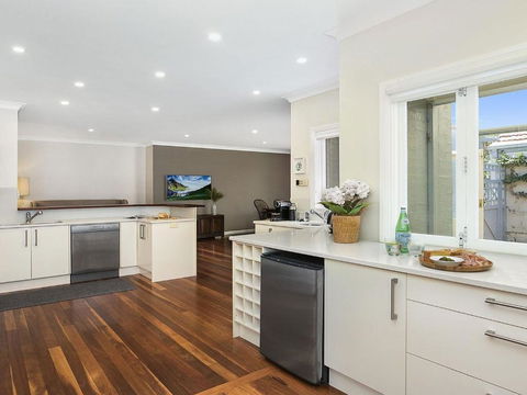 Hillview Cottage Classic Country Comfort & Charm - Queensland Tourism 4