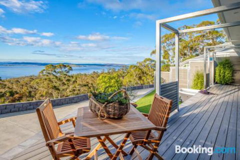 Tinderbox Retreat - Queensland Tourism 2