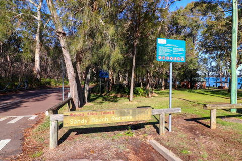 Kalimna Lakeside Living - QLD Tourism 5