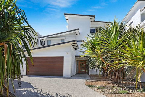 Northshor-Ultimate Beach House - Queensland Tourism 1