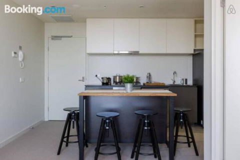 A Cozy CBD Suite With Spectacular City Views - QLD Tourism 5